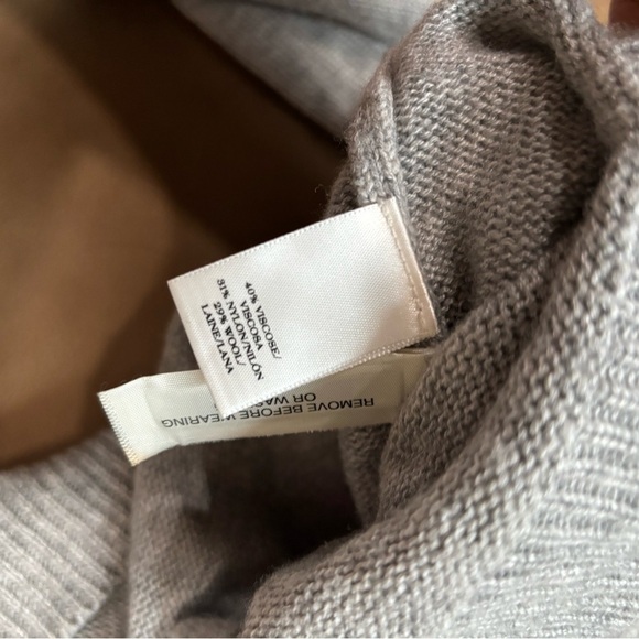 Ann Taylor Gray and Cream Patterned Sweater - Picture 4 of 4